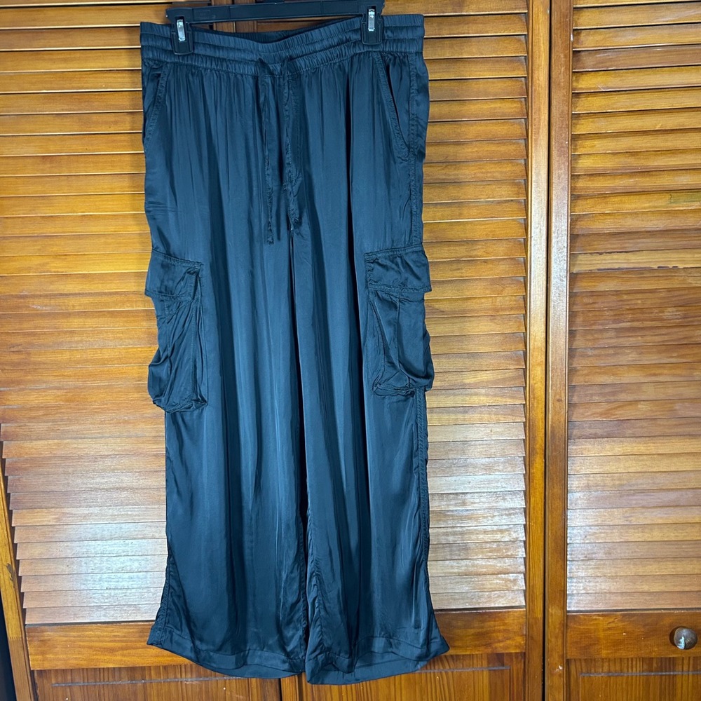 Aerie Women Black Satin Wide Leg Cargo‎ Pants Size Medium Elastic Waist